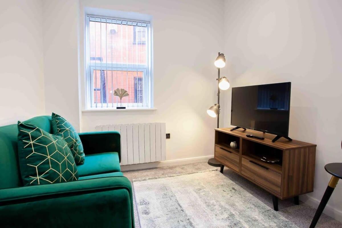 Modern & Stylish 1 Bedroom Apartment In Bolton Zewnętrze zdjęcie